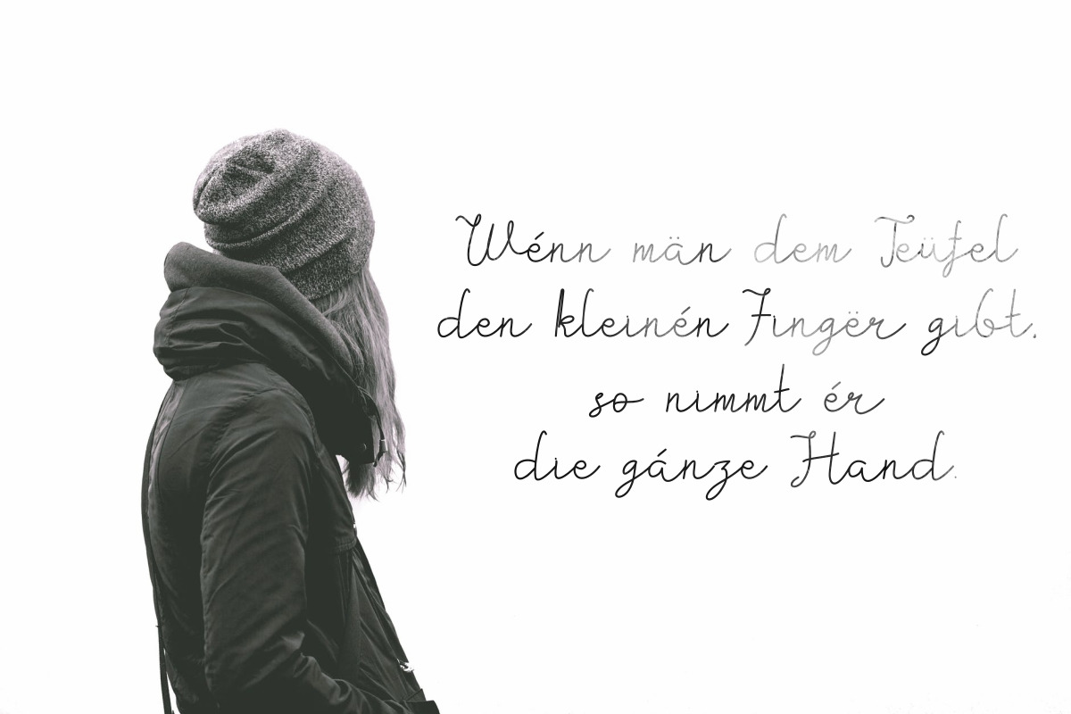 Kiarina Handwriting Font Kiarina Handwriting Font