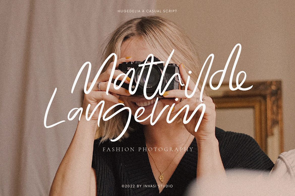 Hugedelia - Warm Script Font Hugedelia - Warm Script Font