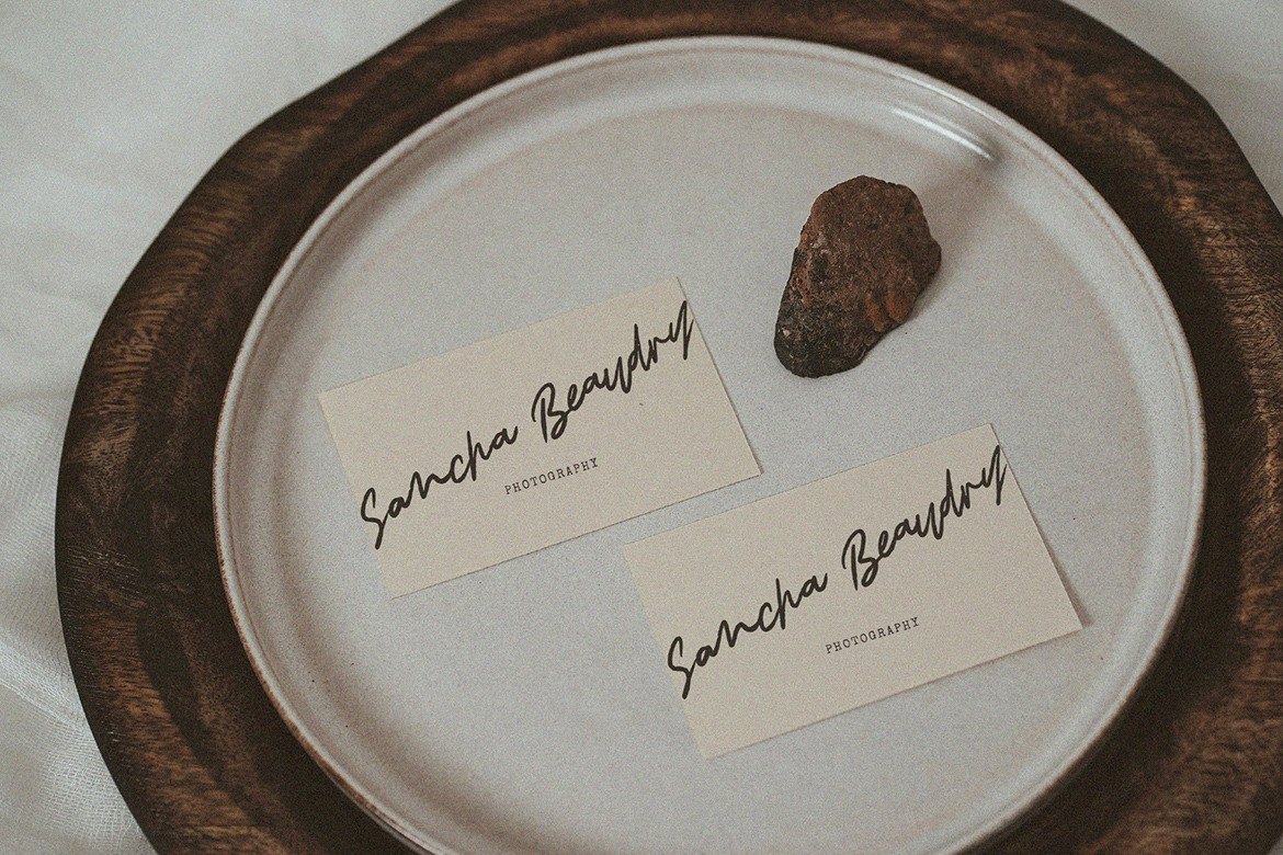 Feminous Font - Elegant Brush Script Feminous Font - Elegant Brush Script