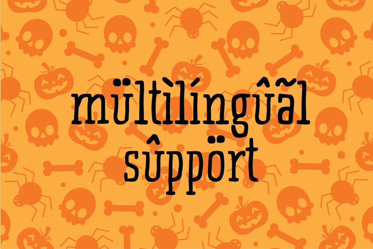 PUMPQEEN - Halloween Hand lettered Quirky Font PUMPQEEN - Halloween Hand lettered Quirky Font