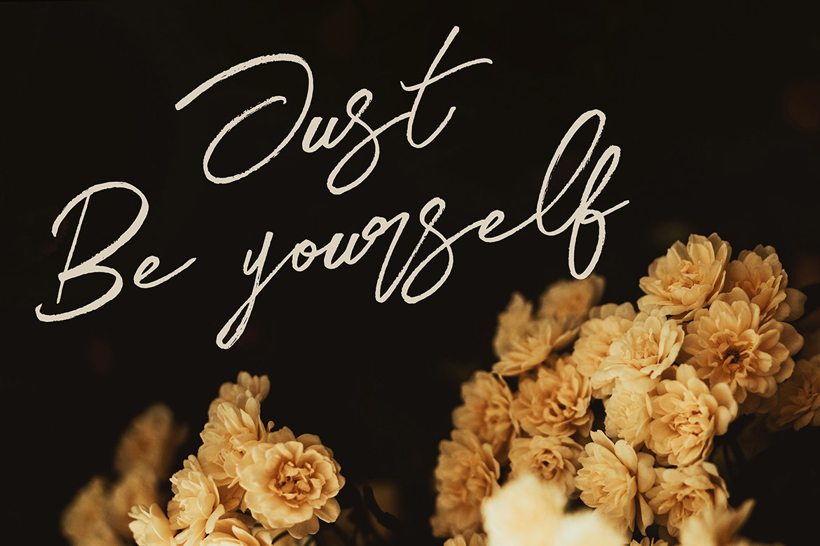 Midnight Brush & SVG Font Midnight Brush & SVG Font