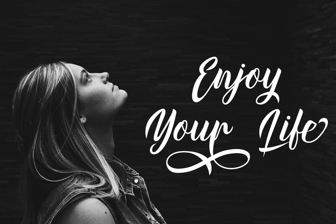 Kinghawk - Natural Handwritten Brush Font Kinghawk - Natural Handwritten Brush Font
