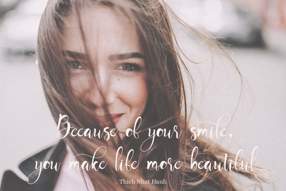 Mayla - Beautiful Handwritting Script Font Mayla - Beautiful Handwritting Script Font
