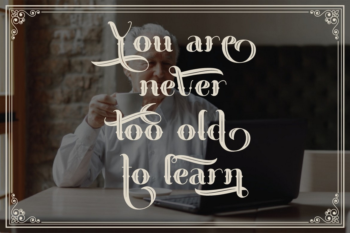 Royal Queen - Vintage Display Font Royal Queen - Vintage Display Font